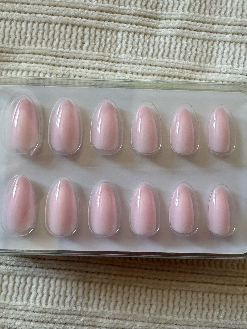 Nail Refornatuon Classic Pink Press-On Nails - Soft Pink Short Almond